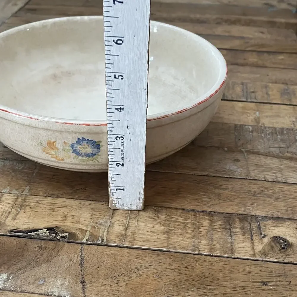 Universal Potteries this vintage